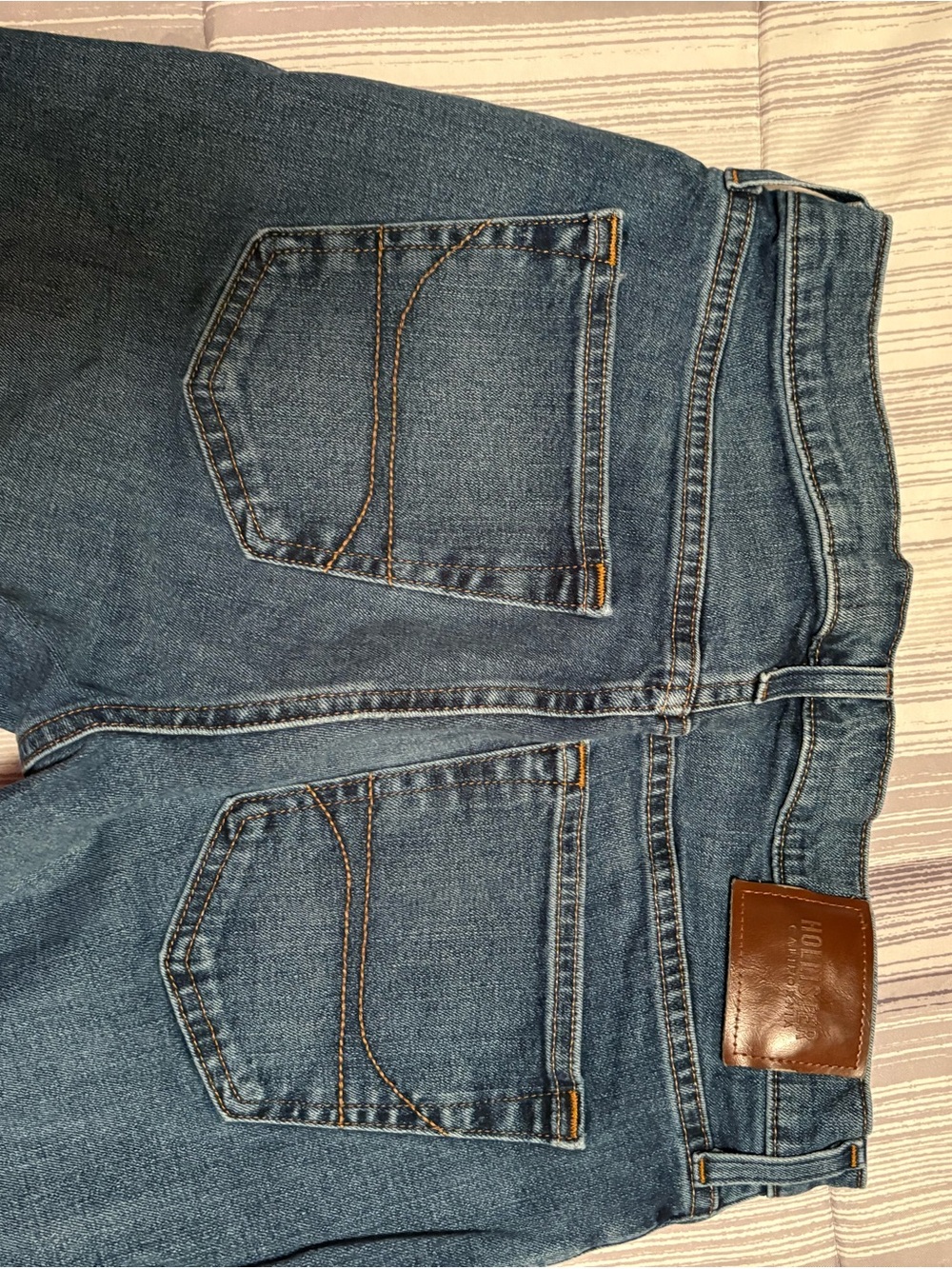 Hollister Men’s Relaxed Blue Denim Jeans